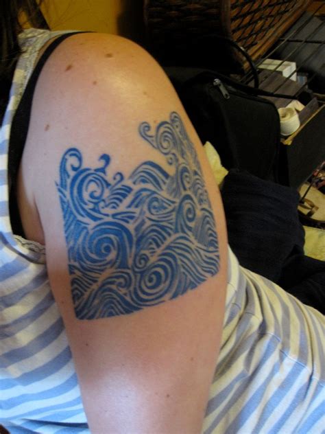 More wavey waves Small Wave Tattoo, Ocean Wave Tattoo, Wave Tattoo ...