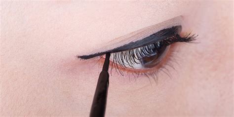 Five Easy Recipes To Make Eyeliners -DIY: Use These Household Ingredients To Make Long-Lasting ...