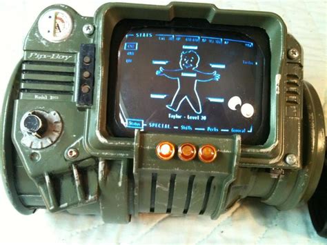 FALLOUT 3: Pip-Boy 3000 Replica is Jaw-Dropping — GeekTyrant Fallout 3 ...