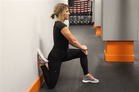 Couch Stretch | Hip Stretches | POPSUGAR Fitness Photo 4