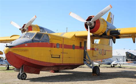 The Canadair CL-215 (Scooper) - the first model in a series of flying boat * All PYRENEES ...