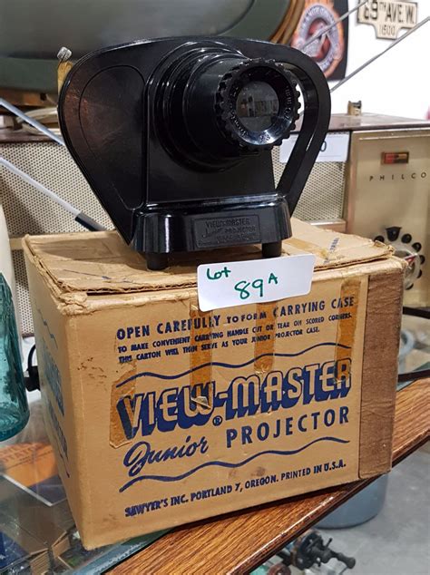 VINTAGE VIEWMASTER JUNIOR PROJECTOR