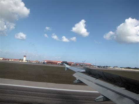 Landing at Varadero Airport | March 03-2011: IMG_35729 We ca… | Flickr