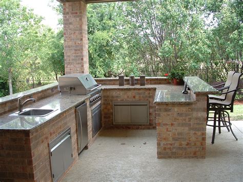 Planning and Installing an Outdoor Kitchen | Modlich Stoneworks