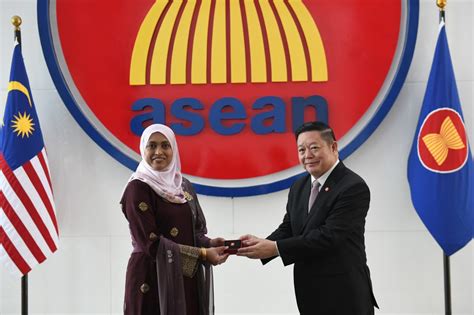 Permanent Representative of Malaysia to ASEAN Presents Letter of ...