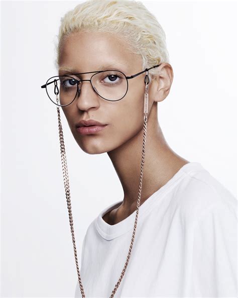 All about glasses chains | Lensmart Online