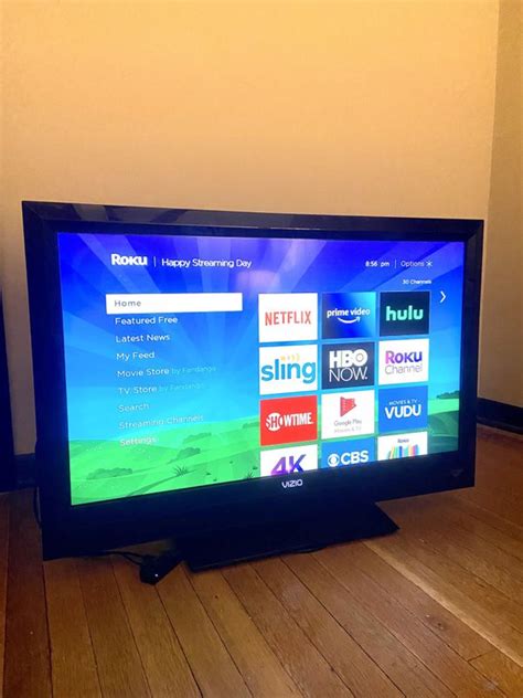 32” Vizio with Roku Device for Sale in Chicago, IL - OfferUp