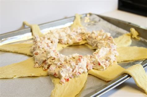 Christmas Wreath Crescent Rolls Appetizer Recipes - Just Short of Crazy