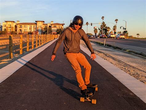 How to Carve on a Longboard: 5 Steps for Beginners