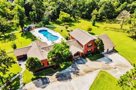 10 Best Airbnbs With Pool Near Lake Conroe, Texas - Updated 2024 | Trip101