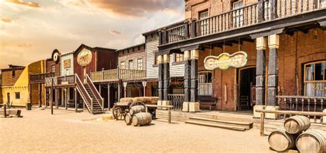 Vintage Far West Ville Avec Saloon. Vieille Architecture En Bois Du Wild West Image éditorial ...