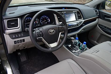 2014-toyota-highlander-dashboard : Automotive Addicts