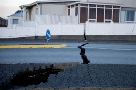 800 more earthquakes hit Iceland ahead of volcano eruption