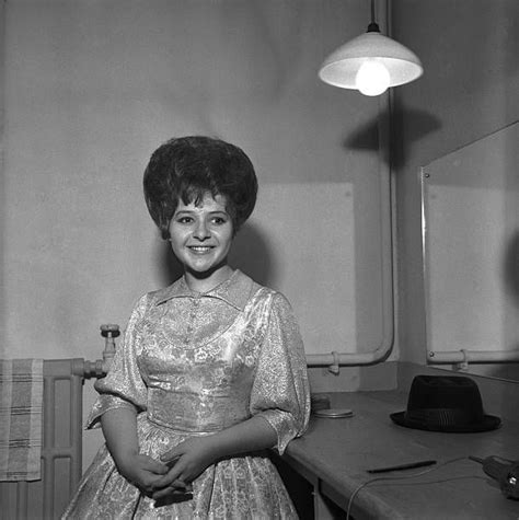 Brenda Lee, posed, backstage, in dressing room, 1960. | Brenda lee ...