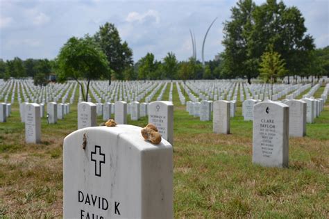 The 65 Symbols on US Military Tombstones