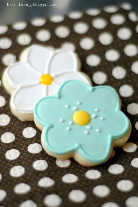 i heart baking!: flower sugar cookies with royal icing