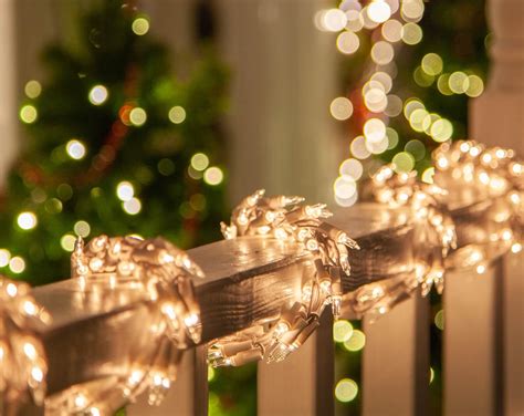 20 Light Garland Ideas for Christmas Decoration - Flawssy