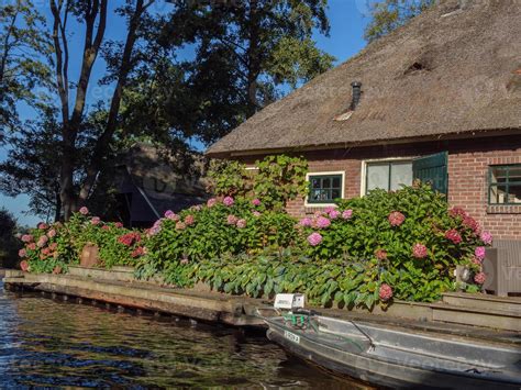 the village of Giethoorn 13103599 Stock Photo at Vecteezy