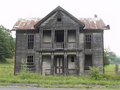 Old house | Abandoned farm houses, Old houses, Old abandoned buildings