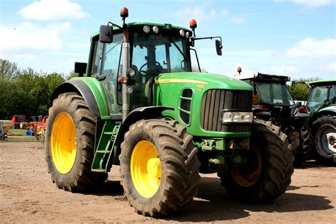 Deere 7530 Premium: Specs, Engine, Transmission, Dimensions