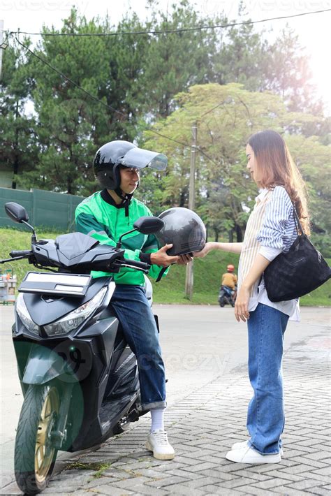 Taxi Driver Ojek Online Giving Helmet to Female Customer 41907164 Stock Photo at Vecteezy