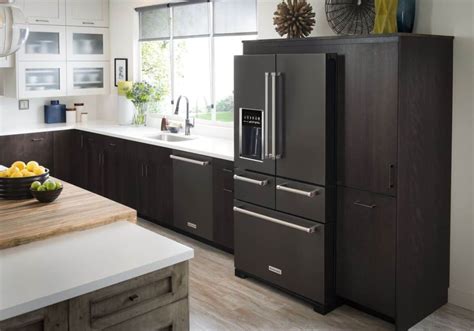 5 Kitchen Design Inspirations for New Black Stainless Steel Appliances