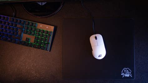 SkyPAD Glass XL Gaming Mousepad gives you extreme accuracy and space ...