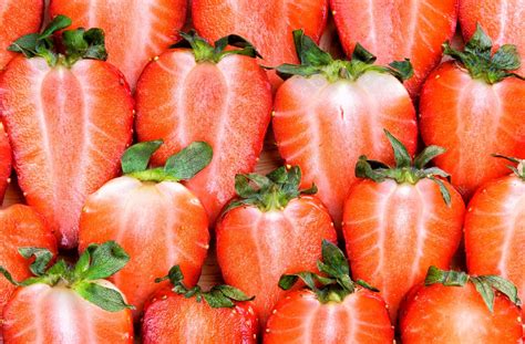 Premium Photo | Fresh strawberry slices