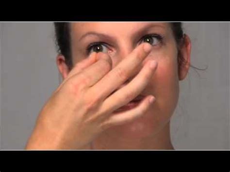 How To Remove SynergEyes Hybrid Contact Lenses - YouTube