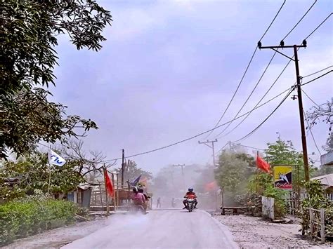 Erupsi Gunung Lewotobi Laki-laki, Ribuan Warga Mengungsi