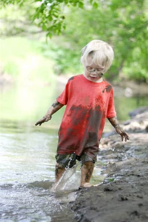 10 Messy Fun Ways to Play Outside - stlMotherhood