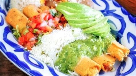 Prepara unas ricas y nutritivas flautas de pollo con esta receta - Gastrolab