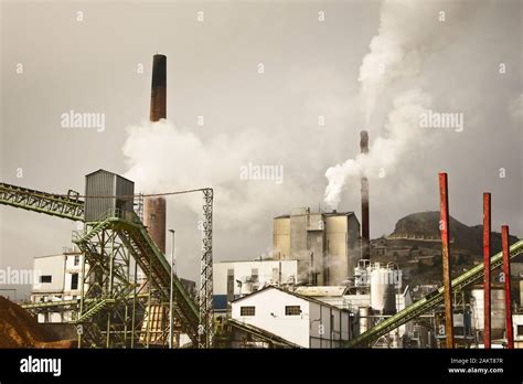 Air pollution in an industrial plant Stock Photo - Alamy