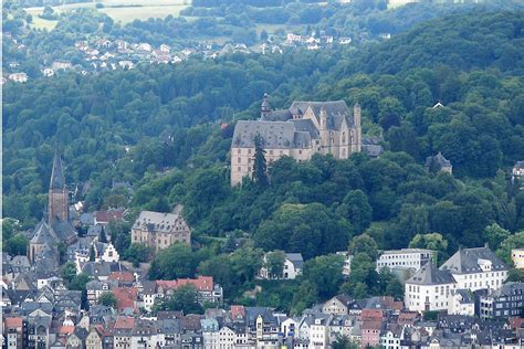 Marburg : Marburg Castle seen from the Spiegelturm. Left: Lutherkirche, next to it: Neue Kanzlei ...