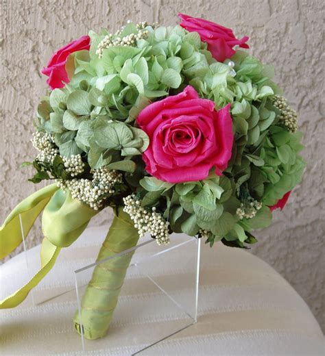 hydrangea bouquet with pink roses this would like great in my wedding only I have to change the ...