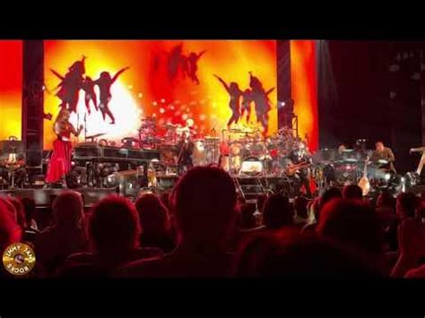 Mannheim Steamroller - Carol Of The Bells - Fox Theatre 12-18-21 - YouTube