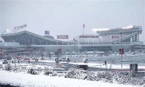 Snow Day Has Kansas City Completely Dismissing Deshaun Watson and Texans — Chiefs Fans and Local ...