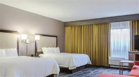 Hampton Inn and Suites Heath-Newark Hotel