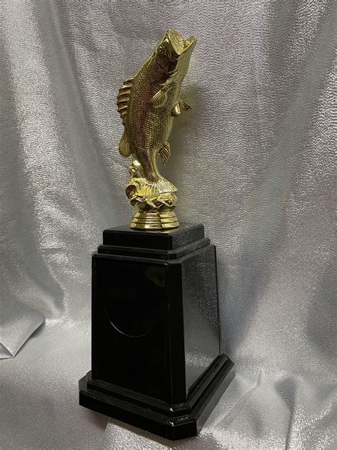 Fish Annual Trophy 10" (Includes Engraving) — Trophy Gallery Canada ...