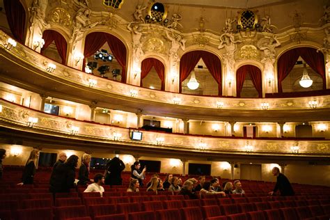 Hinter den Kulissen der Komischen Oper - tip berlin