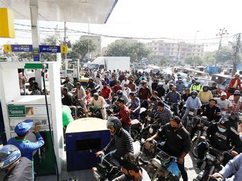 Petrol pumps closed in Pakistan as strike takes effect | Pakistan – Gulf News