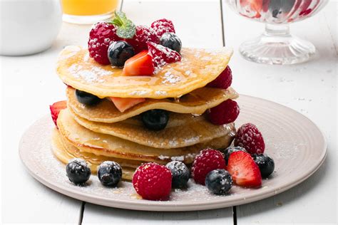 American Style Pancakes with Honey and Berries Recipe | Odlums