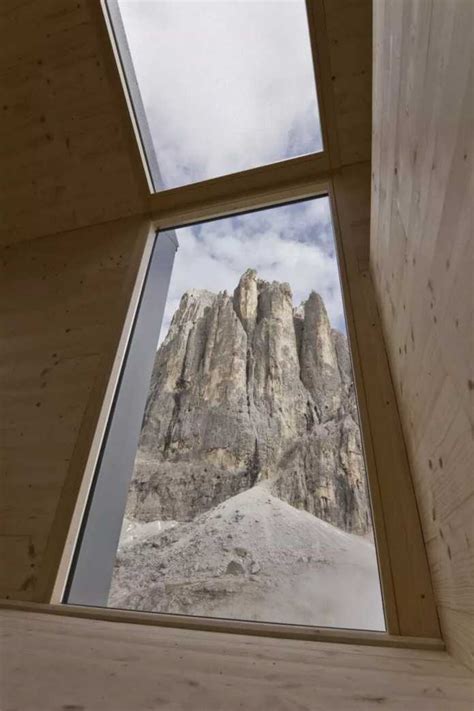 Mimeus Refurbished an Old Winter Bivouac in the Dolomites