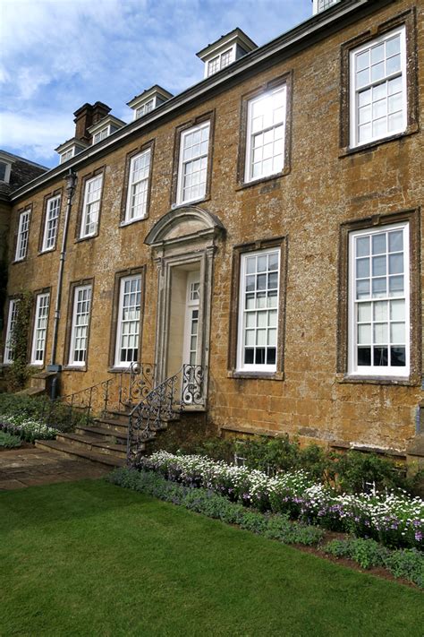 Pearls of Style: Suitcase. Upton House & Garden, Warwickshire