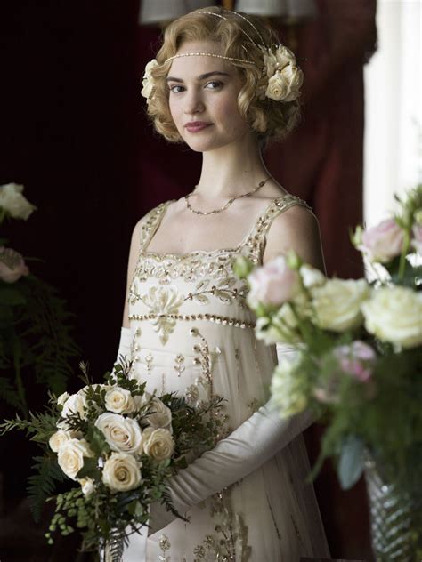 Lily James as Lady Rose Aldridge. Look Gatsby, Style Année 20, Downton ...