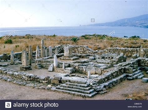 Ruins of the Ancient Phoenician City of Byblos - Click on the images to visit the Historyteller ...