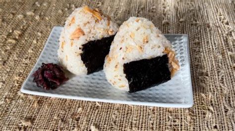 Salmon Onigiri Recipe – Japanese Cooking 101