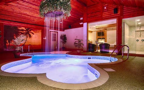 Sybaris Pool Suites - Sybaris - Romantic Weekend Getaways in Chicago, Milwaukee, Indianapolis