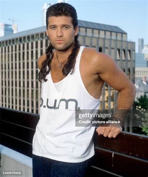 92 Billy Ray Cyrus 1992 Photos & High Res Pictures - Getty Images