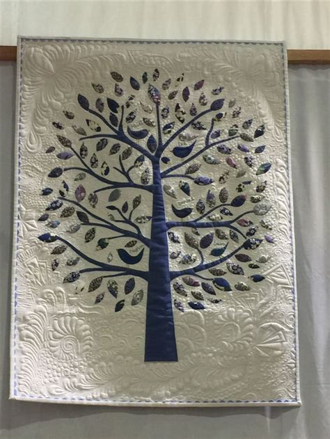 Appliqué tree quilt | Quilt patterns, Applique quilts, Tree quilt pattern